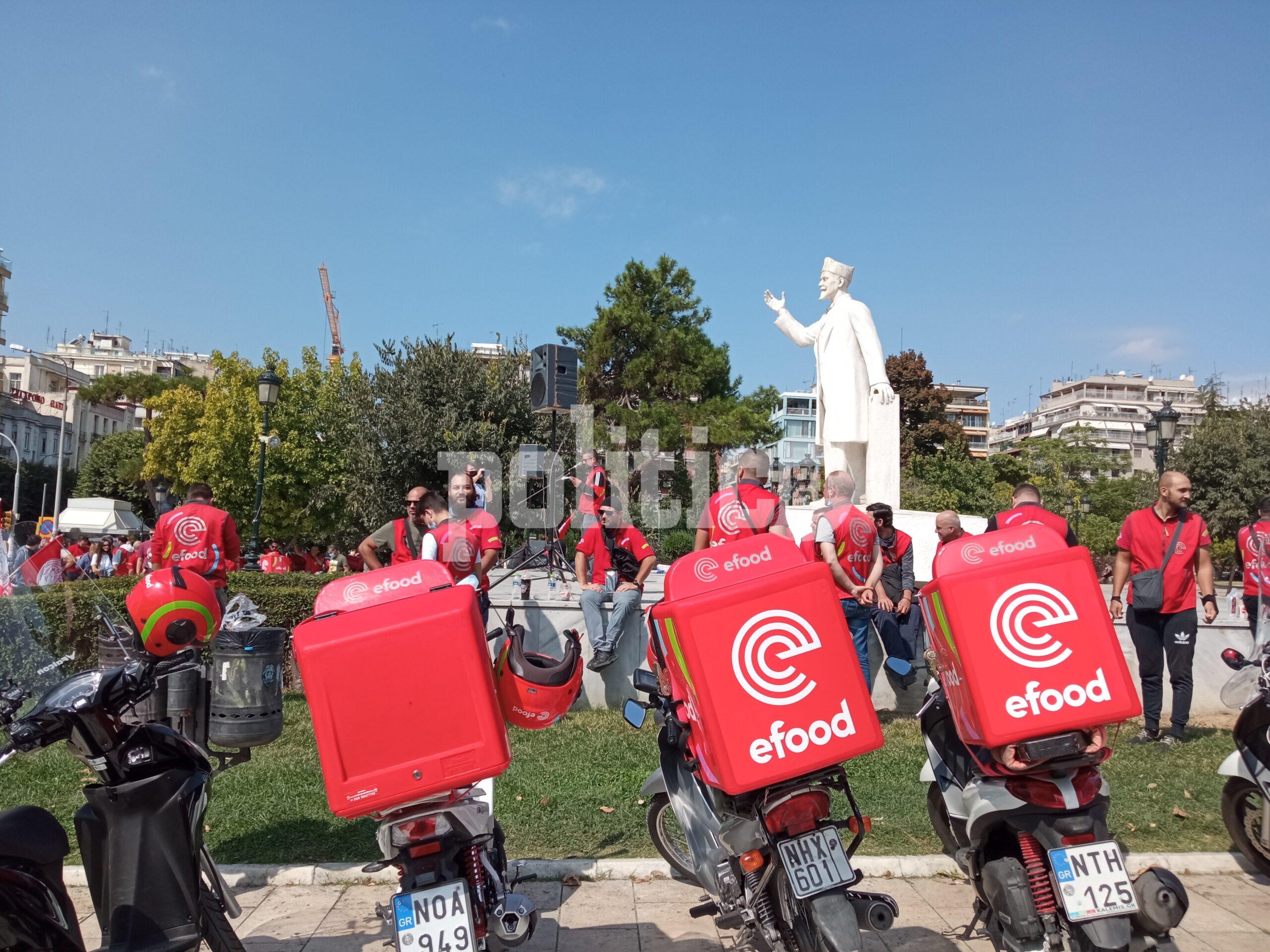Εργαζόμενος e-food στο politic.gr «Μας βάζουν να πληρώνουμε ακόμα και τα αδιάβροχα – Αυτό σημαίνει freelancer»