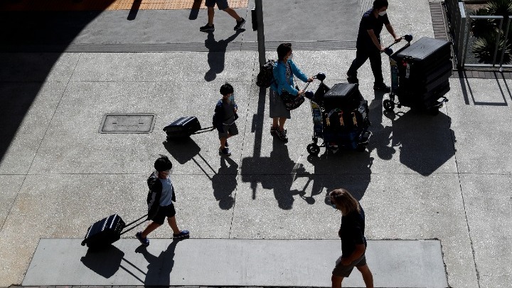 ΗΠΑ: Η Ουάσινγκτον θα ξανανοίξει τα σύνορα στους εμβολιασμένους ταξιδίωτες