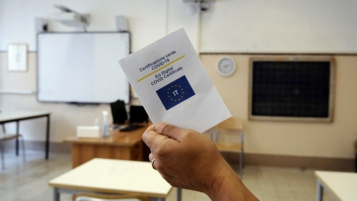 Iταλία: Επιστροφή 4 εκατ. μαθητών στα θρανία, από την Δευτέρα – Με «πράσινη κάρτα εμβολιασμένου» οι καθηγητές