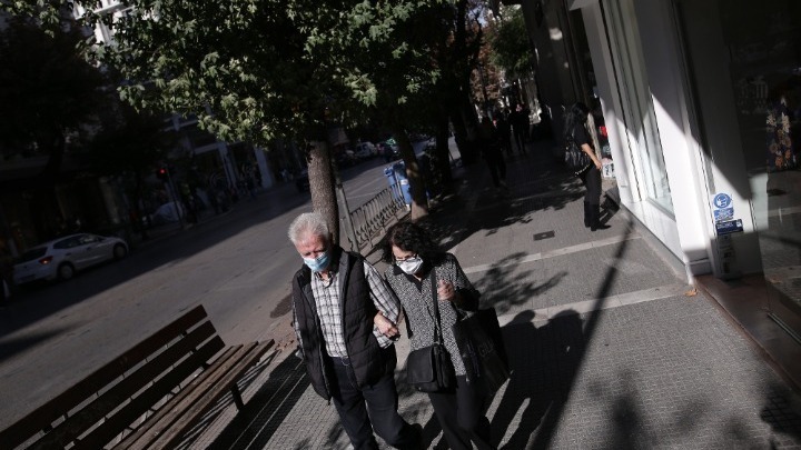 Έκτακτο μίνι lockdown σε Αχαΐα, Ηλεία και Ικαρία – Παράταση μέτρων σε Ηράκλειο και Μεσσηνία