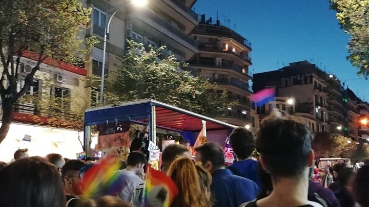 Θεσσαλονίκη: Επιτέθηκαν με πέτρες στο Thessaloniki Pride – Προσαγωγές από την Αστυνομία