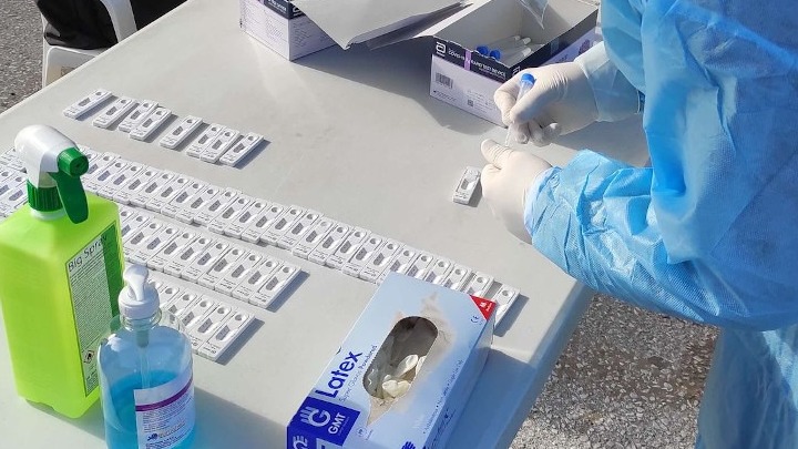 Θεσσαλονίκη: Χωρίς άδεια δύο διαγνωστικά κέντρα – Έκαναν rapid test χωρίς ταυτοπροσωπία