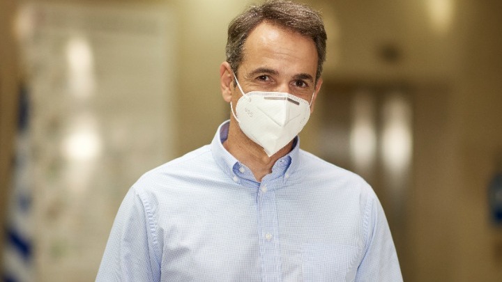 Σε Δημοτικό σχολείο στο Δαμάσι Τυρνάβου ο Κυριάκος Μητσοτάκης για τον αγιασμό