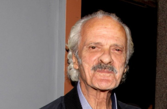 Σπύρος Φωκάς – Μέσα σε αυτό το κοντέινερ ζει ο 84χρονος ηθοποιός