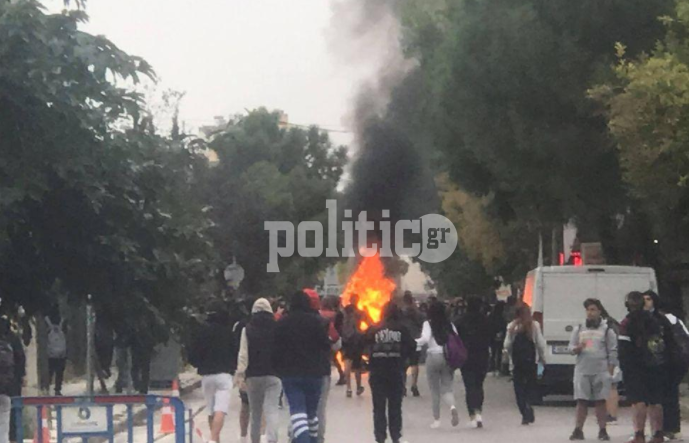 Επεισόδια στο ΕΠΑΛ Ευόσμου: 38 προσαγωγές έκανε η ΕΛ.ΑΣ – Επίθεση σε δημοσιογράφους (pics&vids)