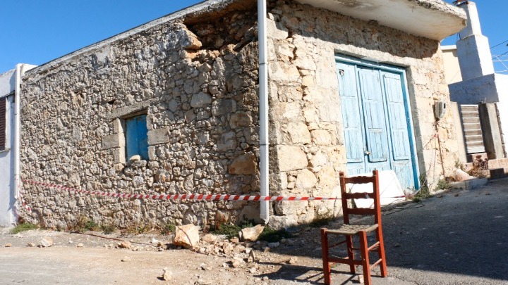 Κρήτη: Ξεκινούν οι έλεγχοι και αυτοψίες σε κτήρια – Στο σημείο ο υφ. Υποδομών και Μεταφορών, Γ. Καραγιάννης