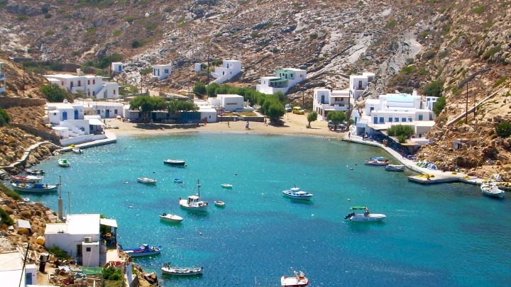 «Viva la… feta!»: Άρχισαν τα γυρίσματα μεγάλης Βελγικής ταξιδιωτικής παραγωγής στη Σίφνο