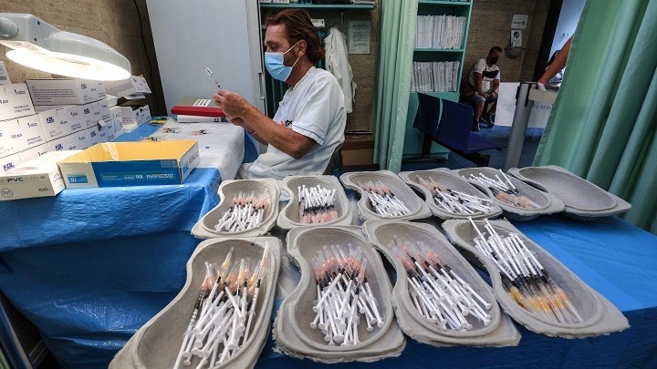 Ιταλία: Πολύ πιθανό να χορηγηθεί τρίτη δόση εμβολίου κατά του κορονοϊού