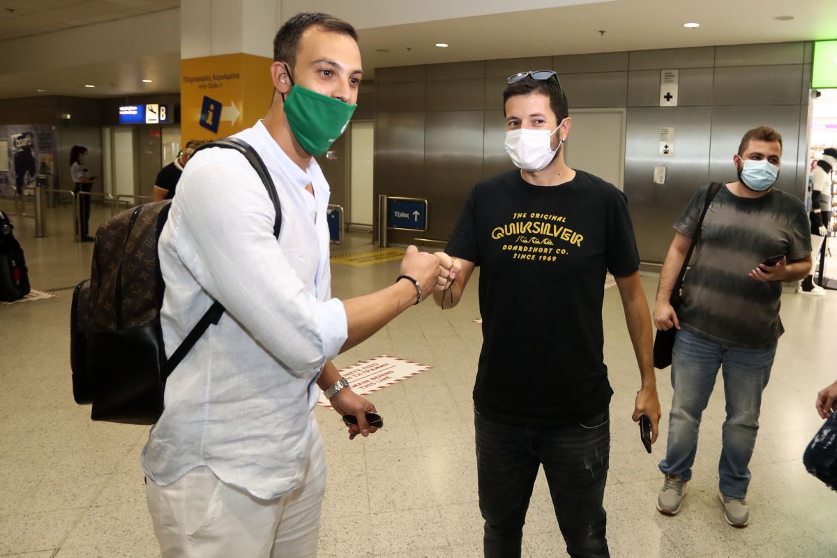 Στην Αθήνα ο Μπρινιόλι – Υπογράφει στον Παναθηναϊκό (pics & vid)