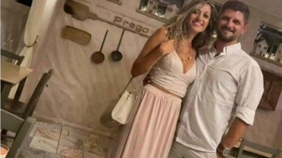 Συγκλονίζει η μητέρα της Ντόρας: Χόρεψε τον αγαπημένο της χορό στην κηδεία της (vids)