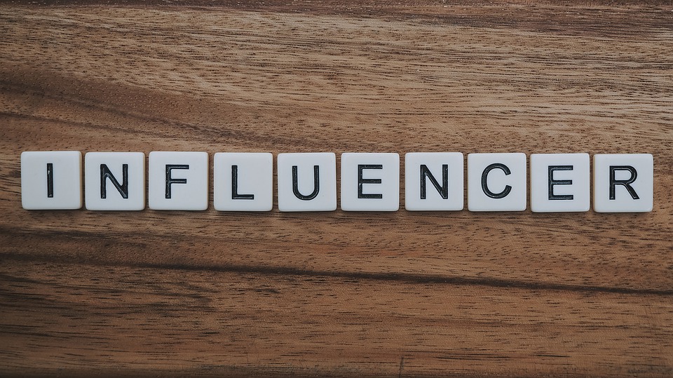 Επάγγελμα.. «influencer» υπό όρους στη Γαλλία: Ετοιμάζεται νομικό πλαίσιο