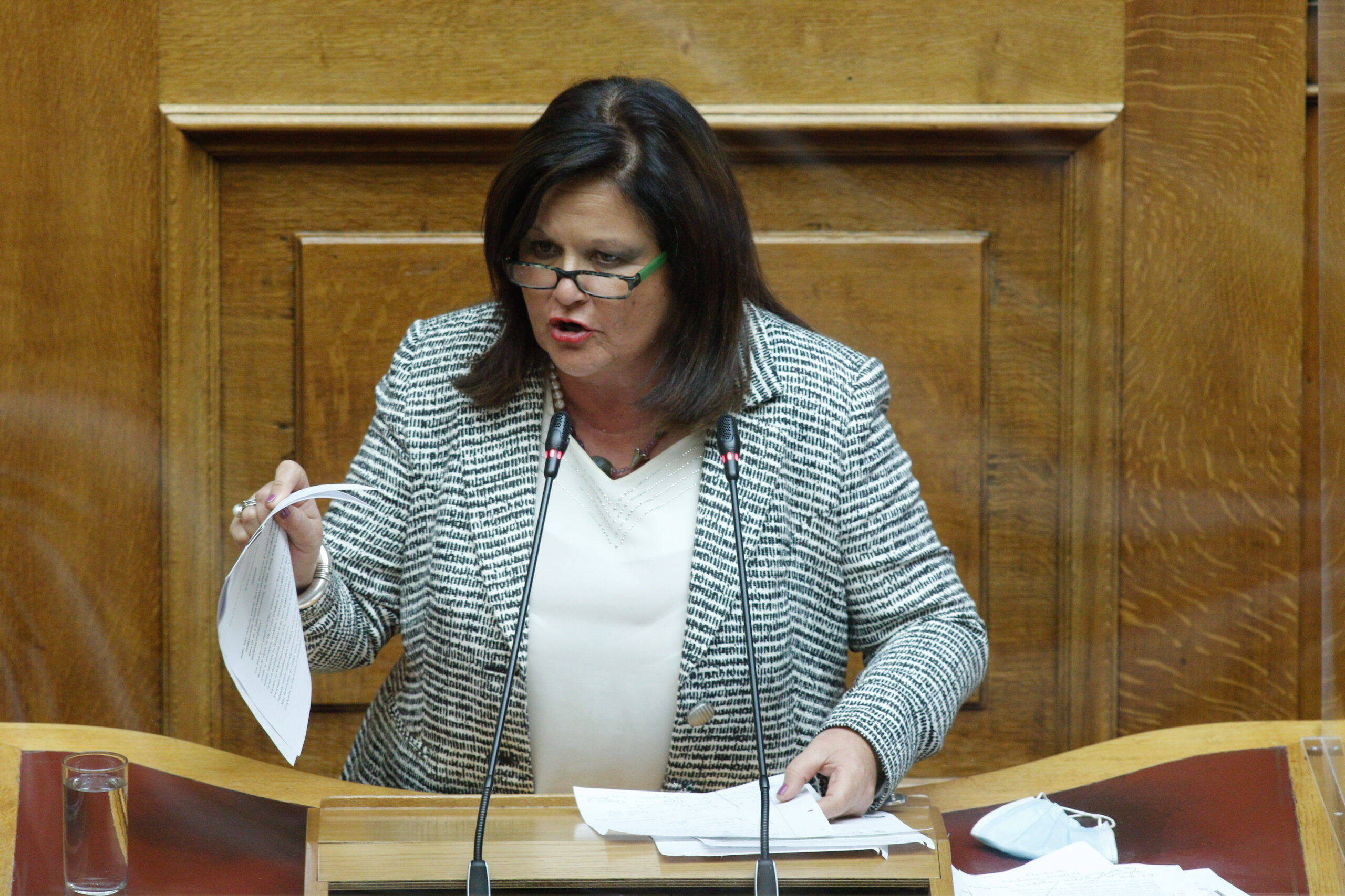 Χαρά Καφαντάρη στο Politic.gr: «Απλώς παρακολουθούν την ακρίβεια, δεν παίρνουν μέτρα»