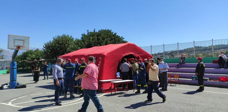 Χρ. Στυλιανίδης από Κρήτη: «Θα στηθούν σκηνές για 2.500 ανθρώπους» – Σε κατάσταση έκτακτης ανάγκης η περιοχή