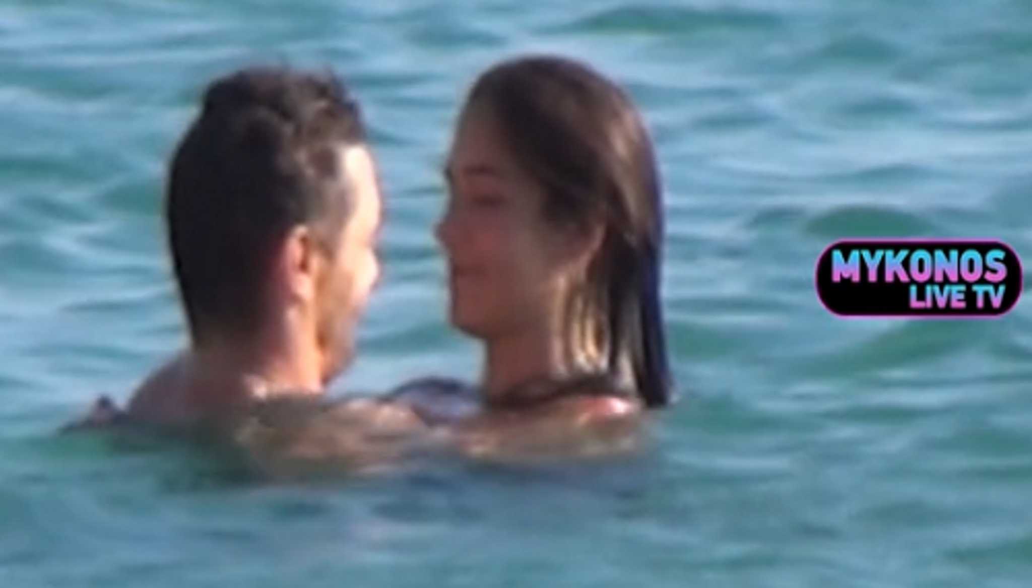 Στη Μύκονο πασίγνωστος ηθοποιός με την καλλονή σύντροφό του – Ασυγκράτητοι στα μπάνια τους (vid)