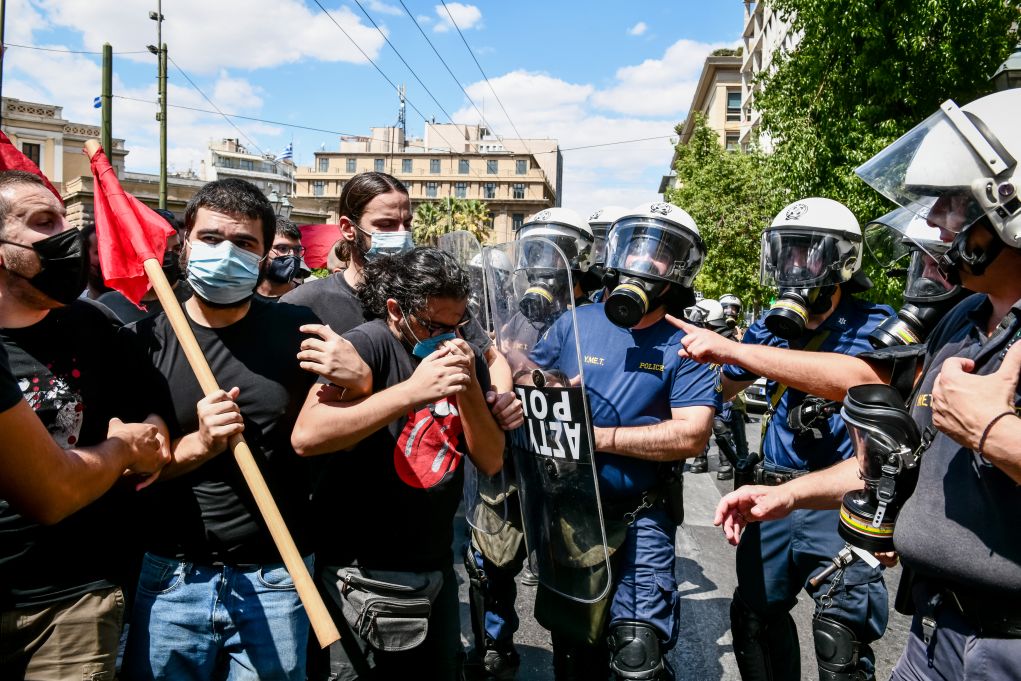 Ένταση και χημικά στο πανεκπαιδευτικό συλλαλητήριο στην Αθήνα (vids&pics)