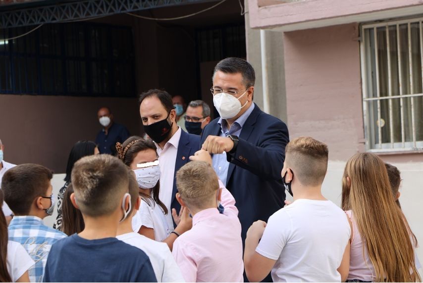 Στον αγιασμό του 11ου δημοτικού σχολείου Καλαμαριάς, ο Απ. Τζιτζικώστας