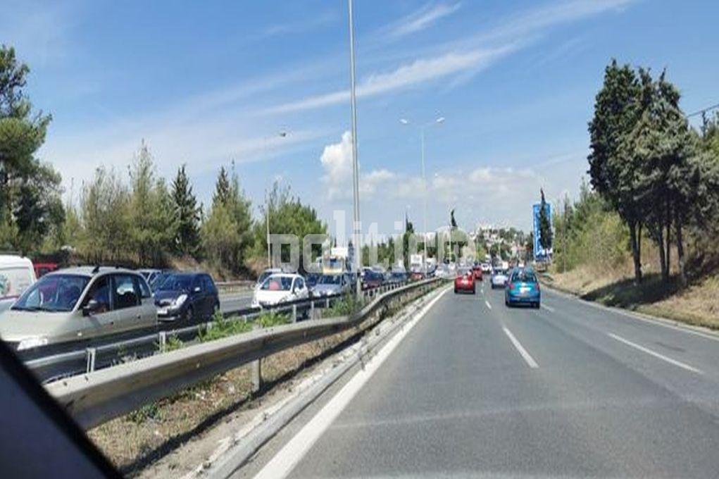 Θεσσαλονίκη: Δύο τροχαία στον περιφερειακό – Μποτιλιάρισμα στους δρόμους