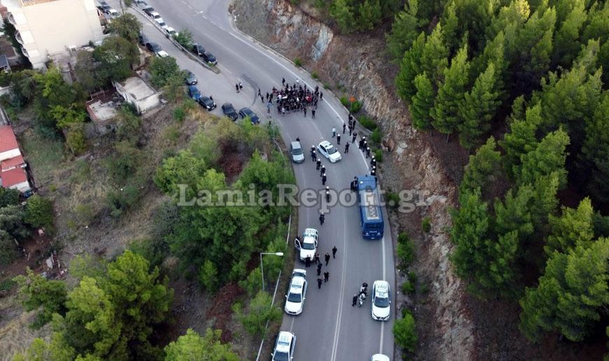 Λαμία: “Μπλόκο” της αστυνομίας σε οπαδούς του Ολυμπιακού