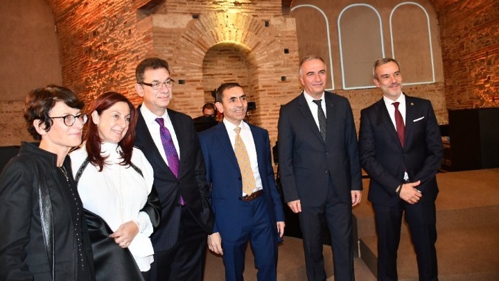 Δηλώσεις Καλαφάτη – Ζέρβα στο δείπνο τέλεσης για τα βραβεία «Αυτοκράτειρα Θεανώ»