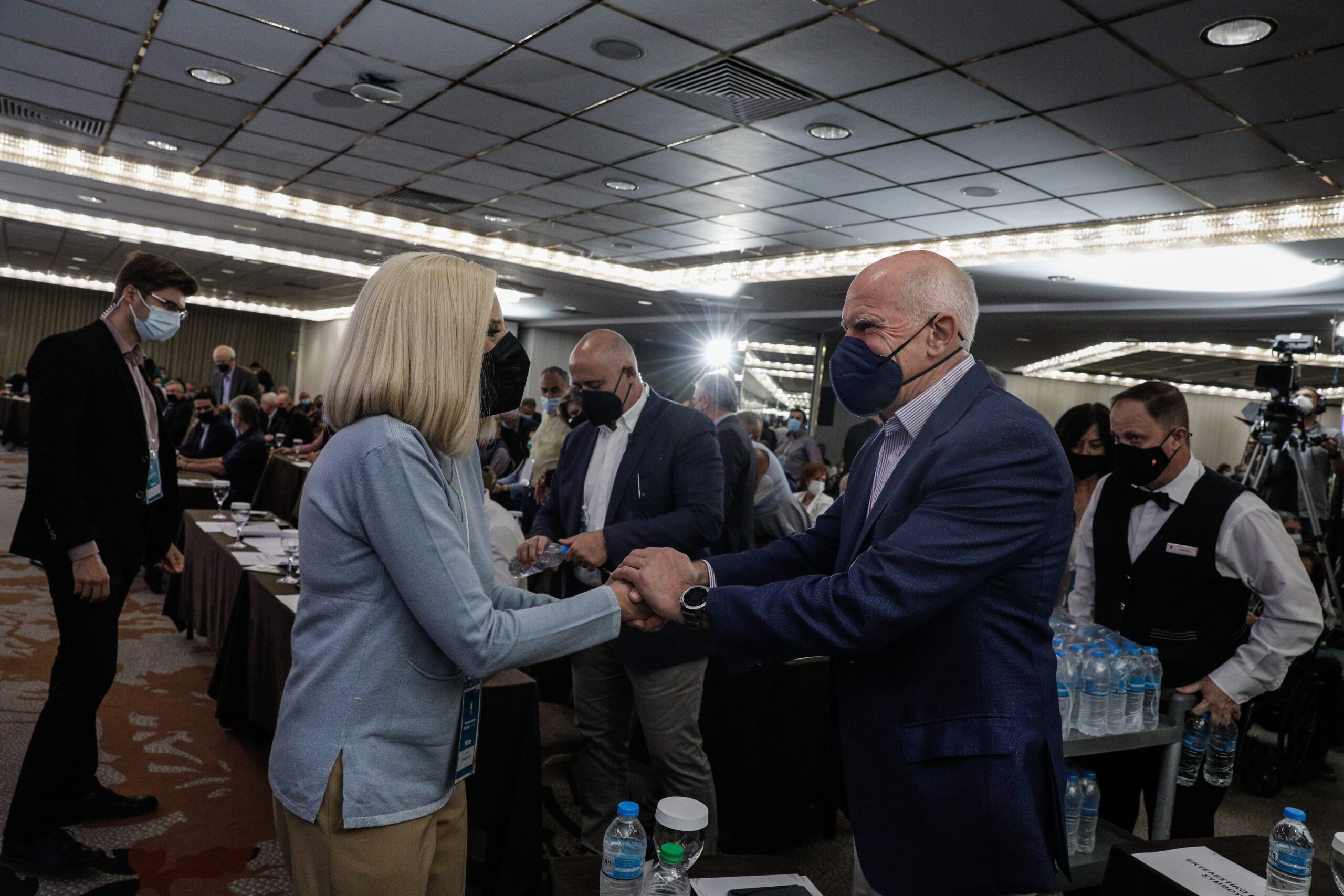 Εκλογές ΚΙΝΑΛ: Εκπνέει η προθεσμία για τον Γ. Παπανδρέου – Σε αναμμένα κάρβουνα οι υποψήφιοι