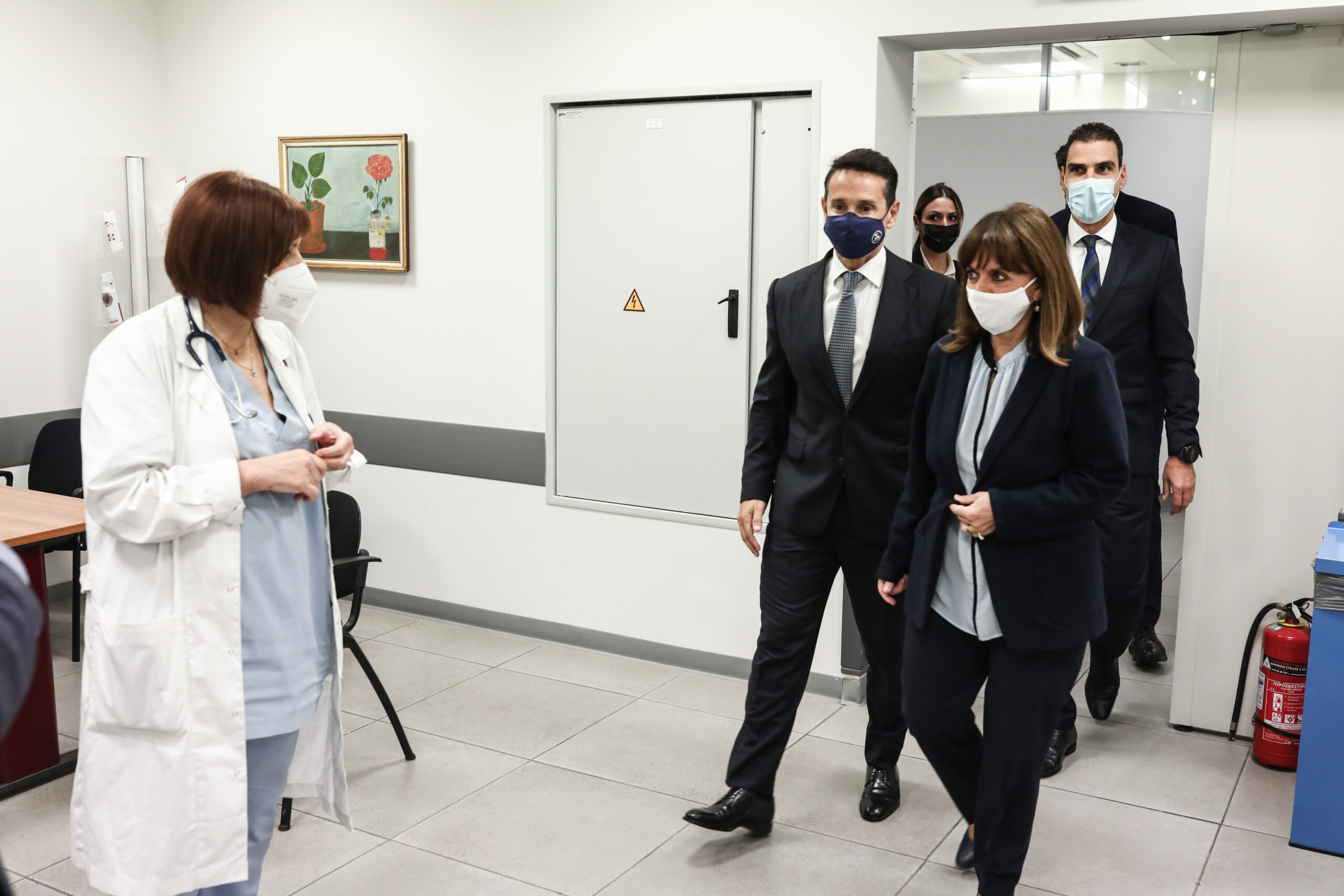 Κατερίνα Σακελλαροπούλου: Έκανε την τρίτη δόση στον Ευαγγελισμό (pics)