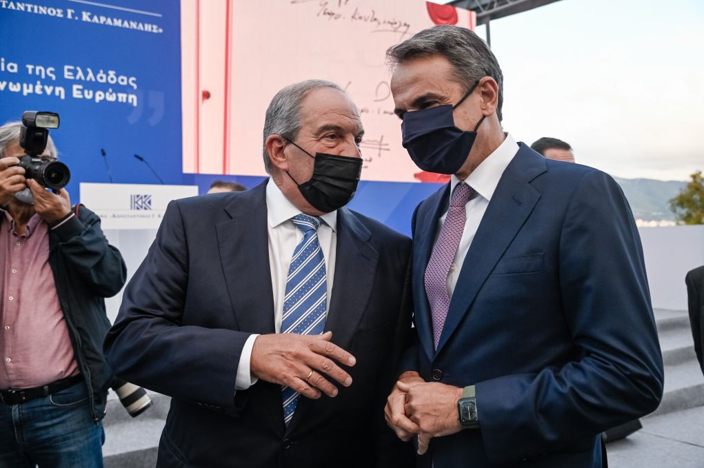LIVE: Στην εκδήλωση για τα 47 χρόνια της Νέας Δημοκρατίας Μητσοτάκης και Καραμανλής (vid)
