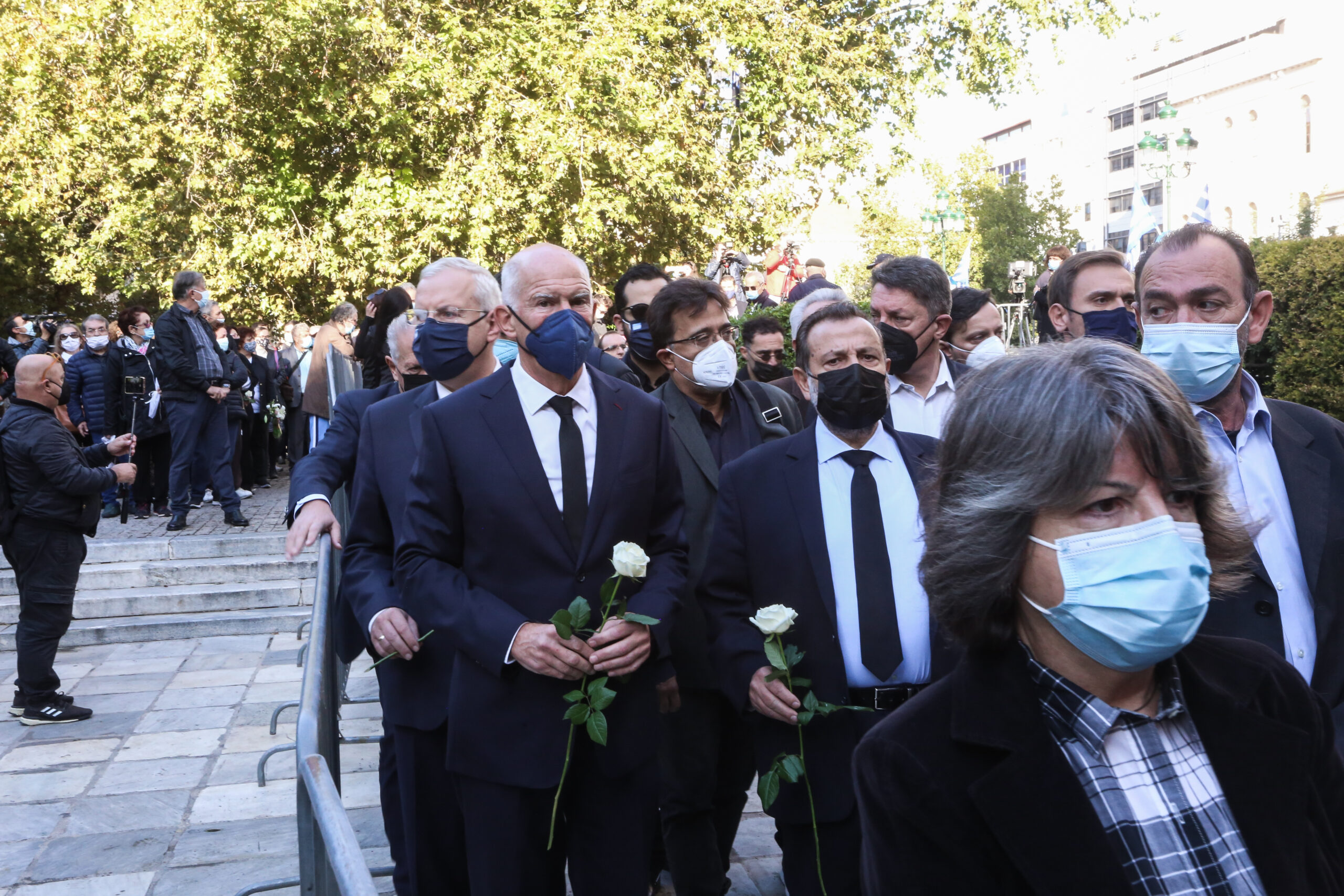 Φώφη Γεννηματά- Λαϊκό προσκύνημα: Το «ύστατο χαίρε» στην πρόεδρο του ΚΙΝΑΛ (pics & vids)