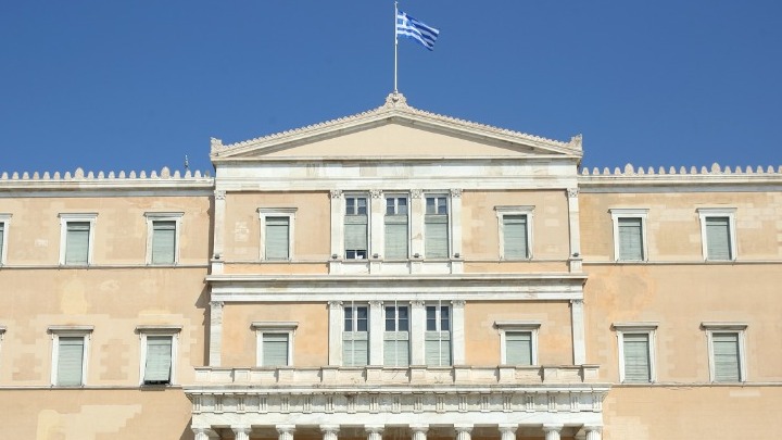 Βουλή: Επιχορήγηση Περιφεριών για την εξυγίανση επιχειρήσεών τους με ανανεώσιμες πηγές
