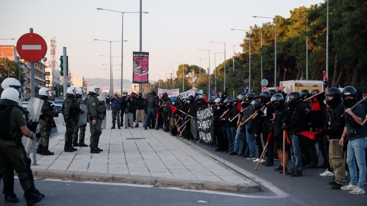 Θεσσαλονίκη: Δύο συλλήψεις από την αστυνομία από τα επεισόδια στην αντιφασιστική πορεία