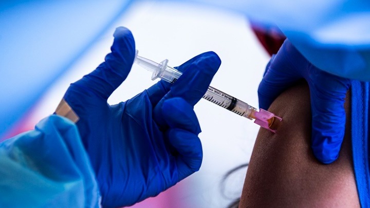 Έρευνα: Τα εμβόλια αποτελεσματικότατα στη μείωση της μετάδοσης και της παραλλαγής «Δέλτα»