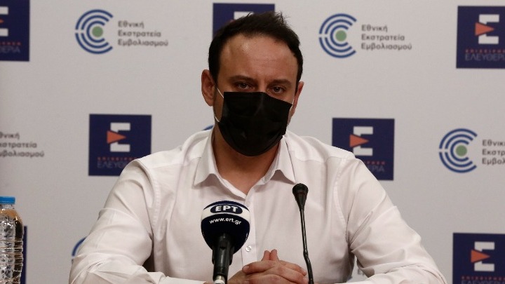 Μαγιορκίνης: «Με την Όμικρον ο κίνδυνος επαναμόλυνσης είναι αυξημένος»