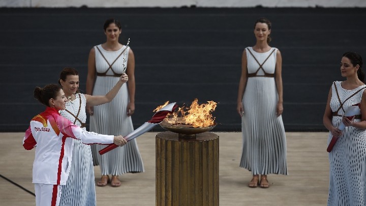 Παραδόθηκε η Ολυμπιακή Φλόγα στους Κινέζους διοργανωτές (pics & vids)