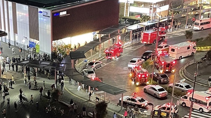 Τόκιο: 24χρονος ντυμένος Τζόκερ επιτέθηκε με μαχαίρι σε τρένο