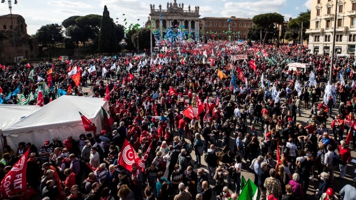 Ιταλία – αντιφασιστική διαδήλωση: «Διακόσιες χιλιάδες πολίτες πήραν μέρος στην κινητοποίησή μας»