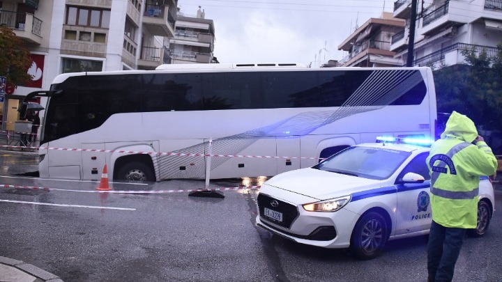 Θεσσαλονίκη: Παραμένει κλειστή η κυκλοφορία στην Εθν. Αντιστάσεως της Καλαμαριάς (vid)