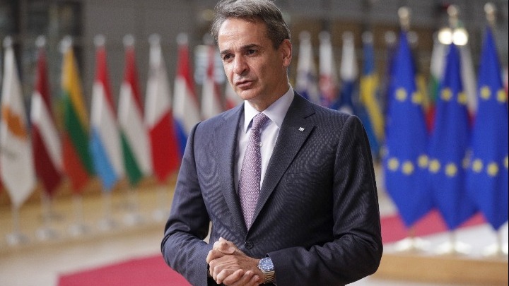 Μητσοτάκης: «Πρέπει να κάνουμε ό,τι περνάει απ’ το χέρι μας για να μην μεταφερθεί η κρίση στα νοικοκυριά»