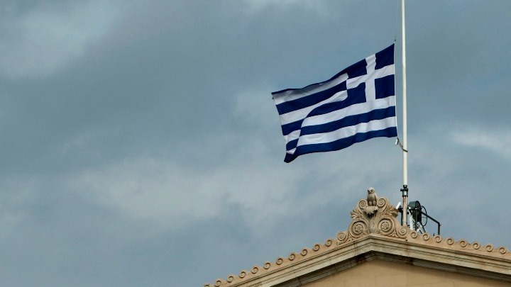 Μεσίστιες οι σημαίες σε όλα τα δημόσια κτίρια, αύριο, ημέρα της κηδείας της Φώφης Γεννηματά