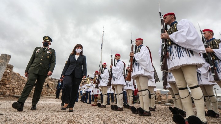Κ. Σακελλαροπούλου: «Ημέρα τιμής και μνήμης όσων αγωνίστηκαν και θυσιάστηκαν για την ελευθερία» (pics & vid)