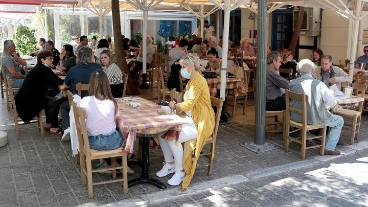 Νέα μέτρα: Αυτά αλλάζουν σήμερα για εμβολιασμένους και μη