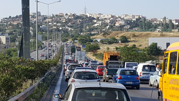 Θεσσαλονίκη: Μεγάλο μποτιλιάρισμα στον Περιφερειακό λόγω τροχαίων