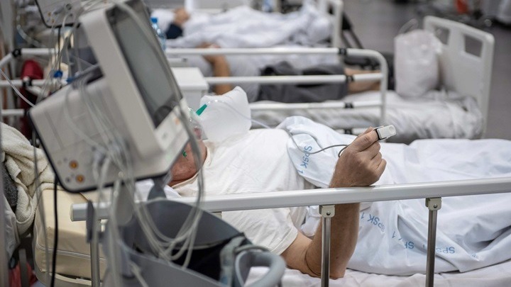 Πολωνία: Η χώρα αντιμετωπίζει «έκρηξη» κρουσμάτων κορονοϊού