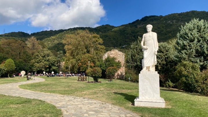 Χαλκιδική: Μαθητές από όλη την χώρα στα «Βήματα του Αριστοτέλη» (vid)
