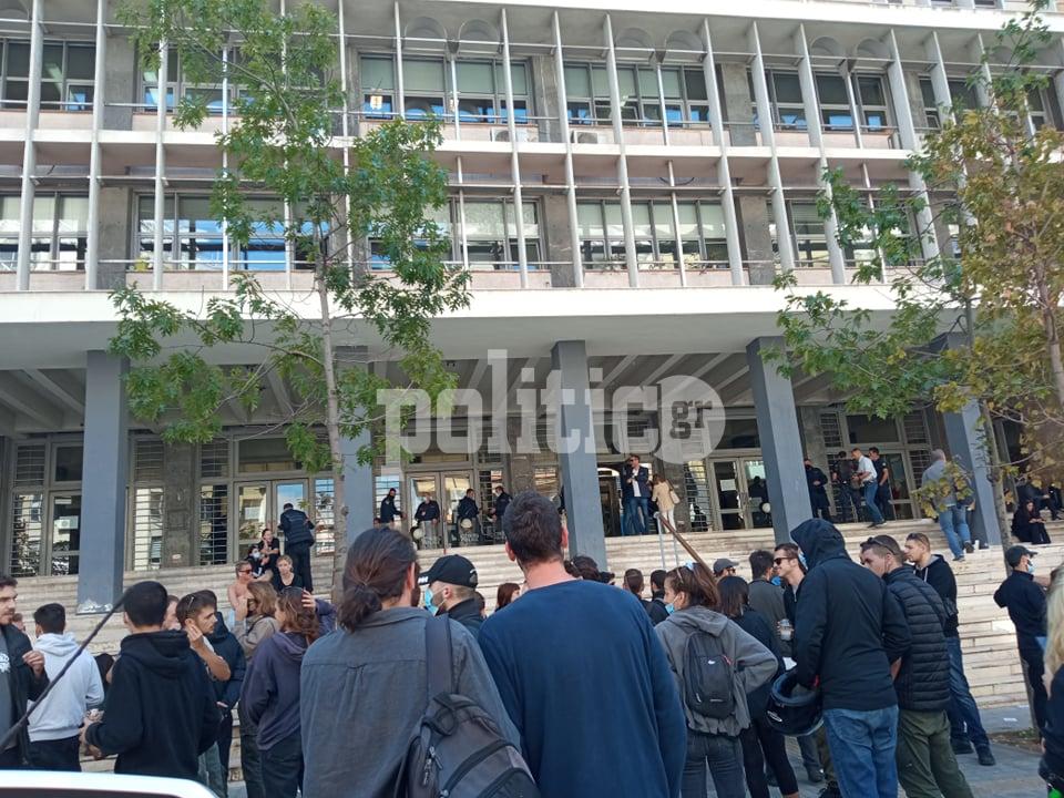 Θεσσαλονίκη: Στο αυτόφωρο δύο άτομα του αντιεξουσιαστικού χώρου (pics & vid)