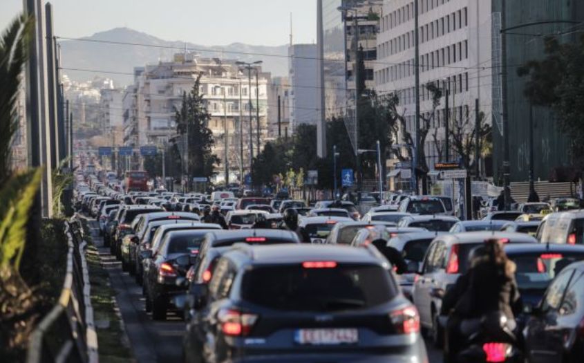 Κυκλοφοριακό κουμφούζιο στους δρόμους της Αθήνας