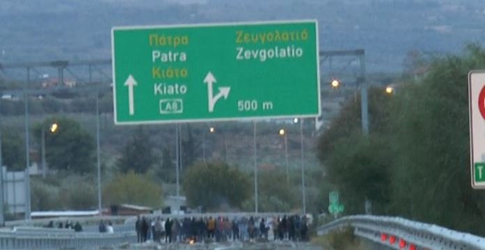Αποχώρησαν οι Ρομά από την εθνική οδό Κορίνθου – Πατρών στο Ζευγολατιό
