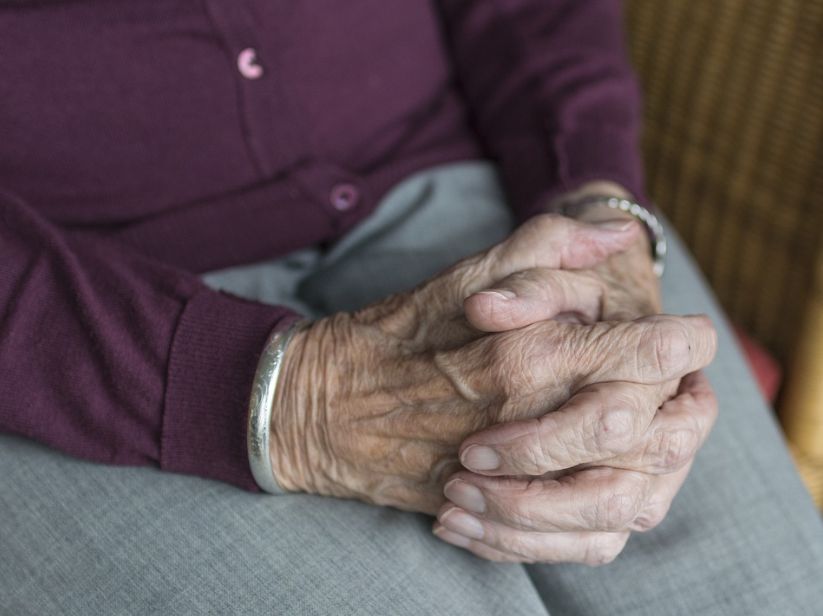 Παλαιστίνη: Ηλικιωμένη που πήρε πανεπιστημιακό πτυχίο στα 85 της