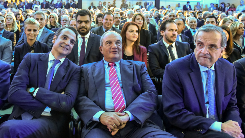 Ενωμένη εμφανίζεται η ΝΔ – Μητσοτάκης, Καραμανλής και Σαμαράς στην επέτειο των 47 ετών από την ίδρυση του κόμματος