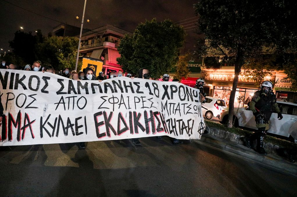 Καταδίωξη στο Πέραμα: Επεισόδια στην πορεία για το θάνατο του 18χρονου