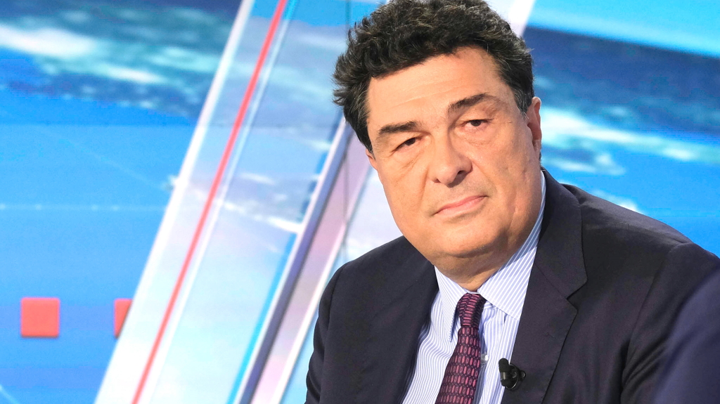 Aποχαρακτηρισμένα έγγραφα και συνεντεύξεις με στρατιωτικούς στο νέο βιβλίο του Αλ. Παπαχελά για τη χούντα