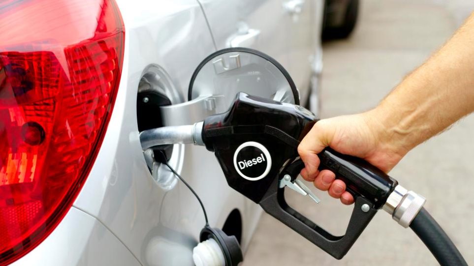 Η κυβέρνηση λέει «θα δούμε για fuel pass 3 γιατί τώρα τα καύσιμα είναι πιο φθηνά»